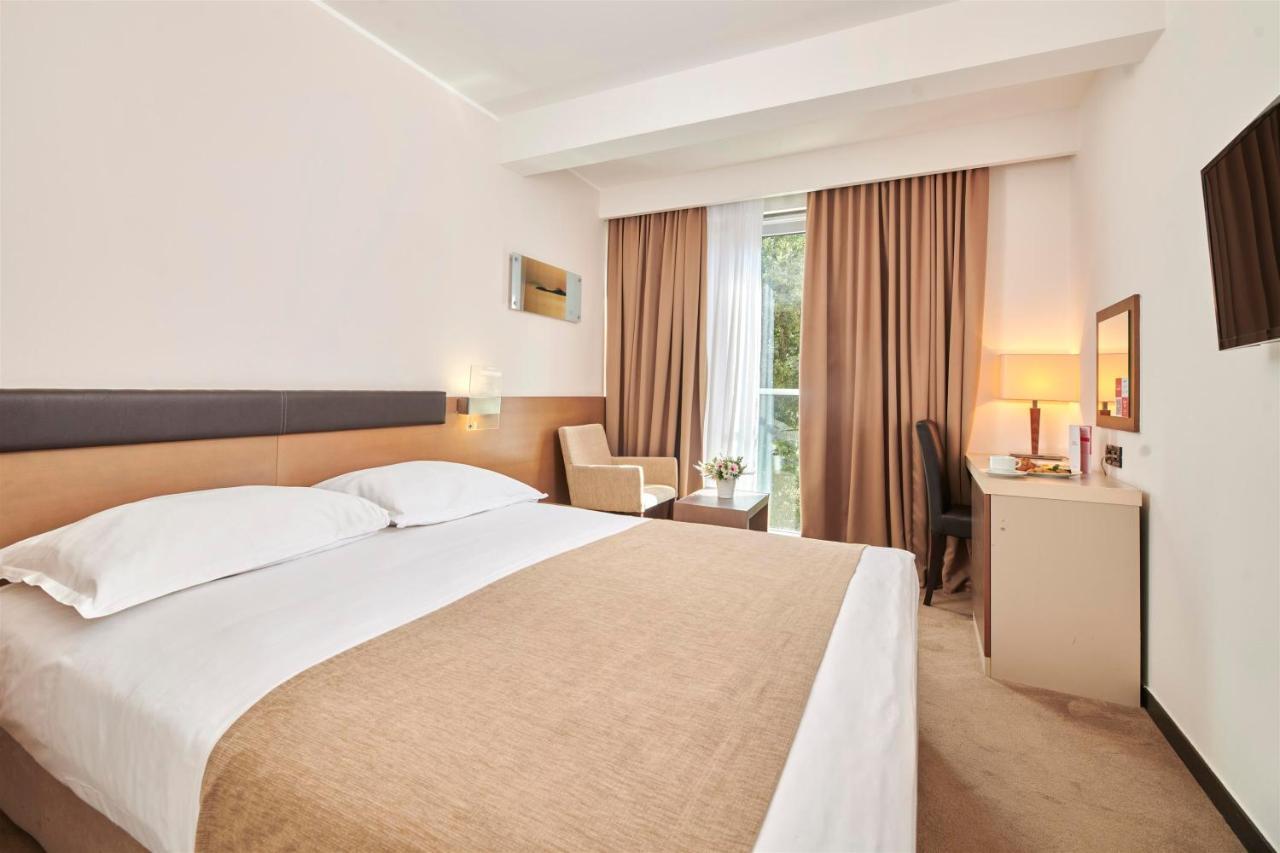 Hotel Molindrio Plava Laguna Porec Bagian luar foto